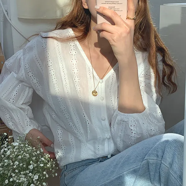 

Women Sexy Blouses and Tops Hollow Out Vintage Loose Single Breasted V-neck Jacquard Casual Short Blusas Mujer De Moda 2019