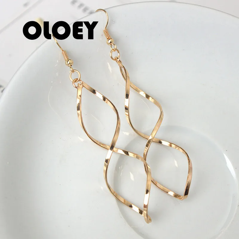 

Fashion Women Screw Wave Curve Alloy Shinny Stud Earrings Charm Stainless Steel Earrings Female Unique Charm Geometric Jewelry