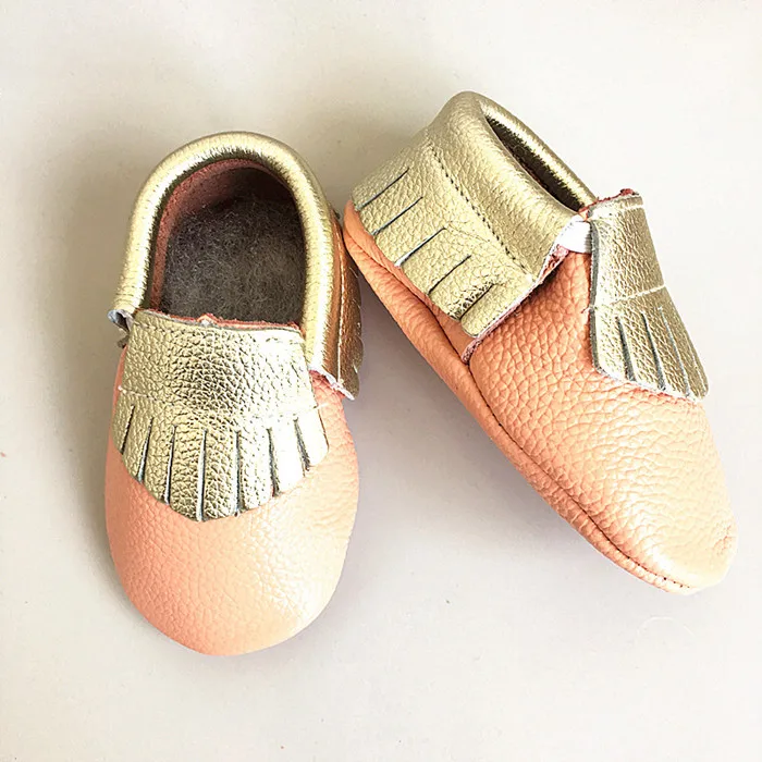 Обувь из натуральной кожи; мокасины; первые шаги с мягкой подошвой для малышей младенцев бахрома с бантом обувь для девочек - Цвет: gold and pink