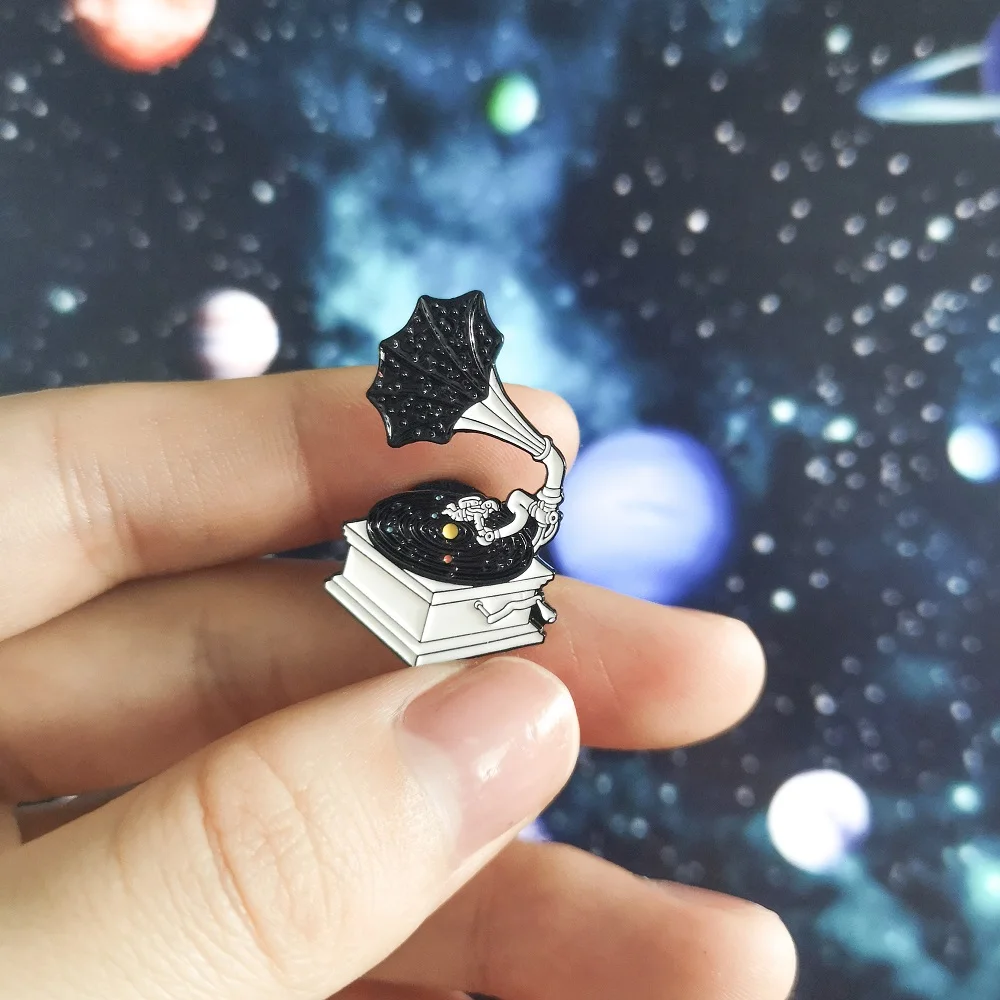 

Romantic Cosmic Phonograph Glitter Phonograph Music Metal Enamel Brooch Pin Clothes Bag Hat Badge Brooches jewelry For Women Men