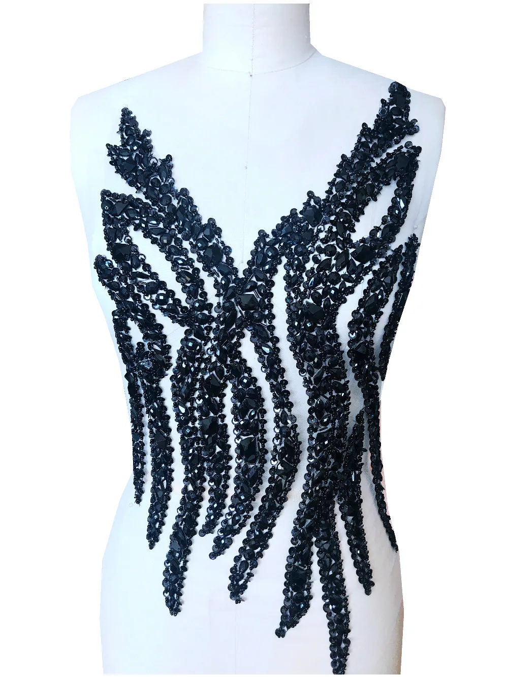 Billig Handmade schwarz kristall patches nähen auf Strass applique auf weiß mesh mit steine pailletten perlen 54*29 cm für top kleid