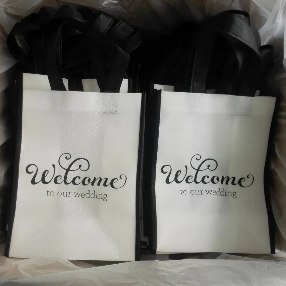 Shopping bag with logo