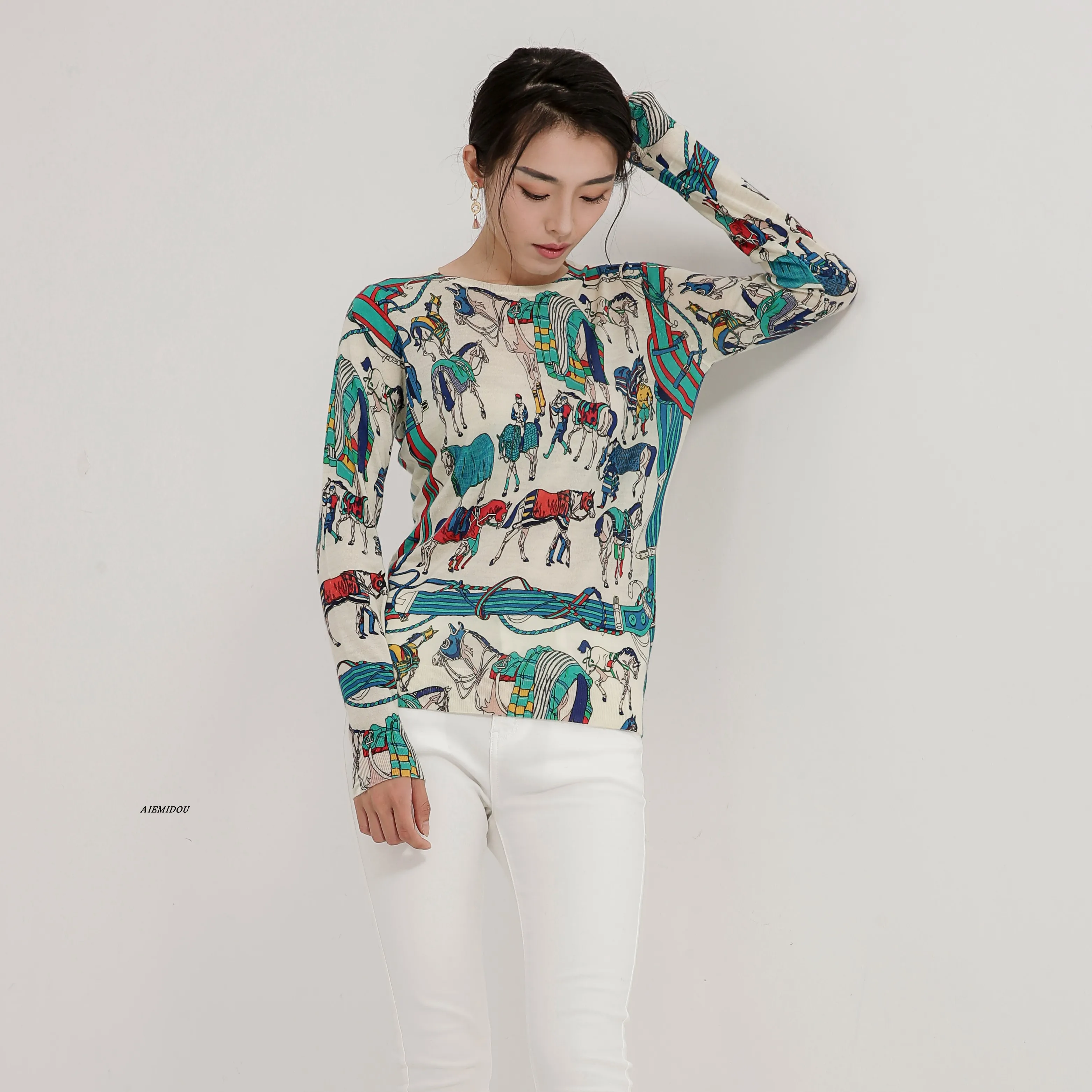 

New knitted jacket with European American wind wool pattern cartoon show thin round collar Pullover and base fir