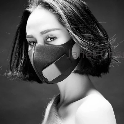

Smart black masks with mini fan anti-fog and haze PM2.5 dust breathable men and women ride the tide free shipping