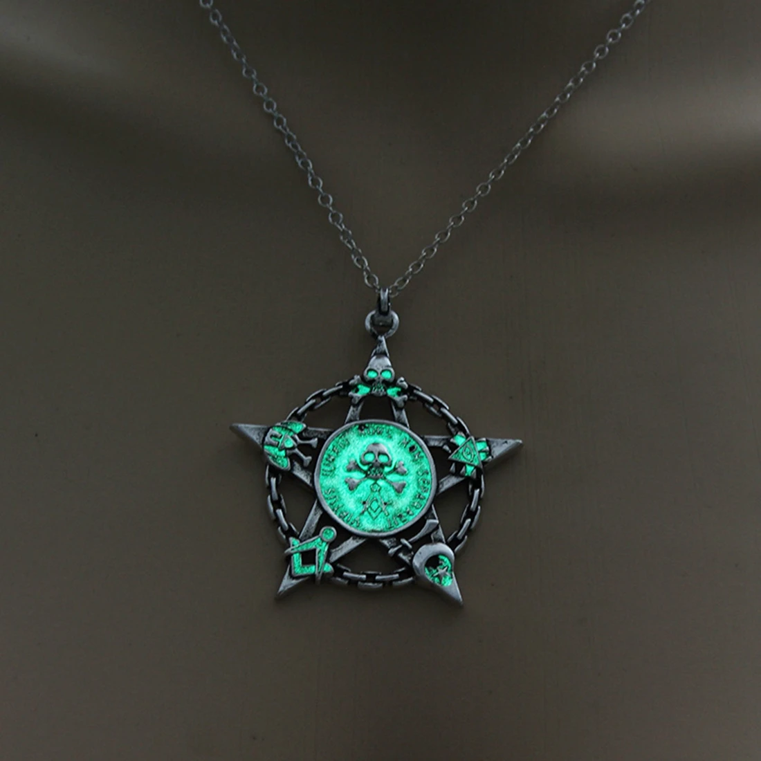 Винтажная звезда череп кулон ожерелье светящийся Шарм серебряный цвет Чокер-ожерелье в стиле панк стиль ювелирные изделия для женщин светится в темноте - Окраска металла: 3.Green
