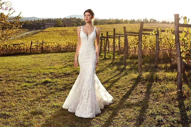 

Luxury Wedding Dress 2019 Spaghetti Straps Lace Mermaid Tulle Appliques Sweep Train Arabic Bohemia Bridal Gown With Buttons Back