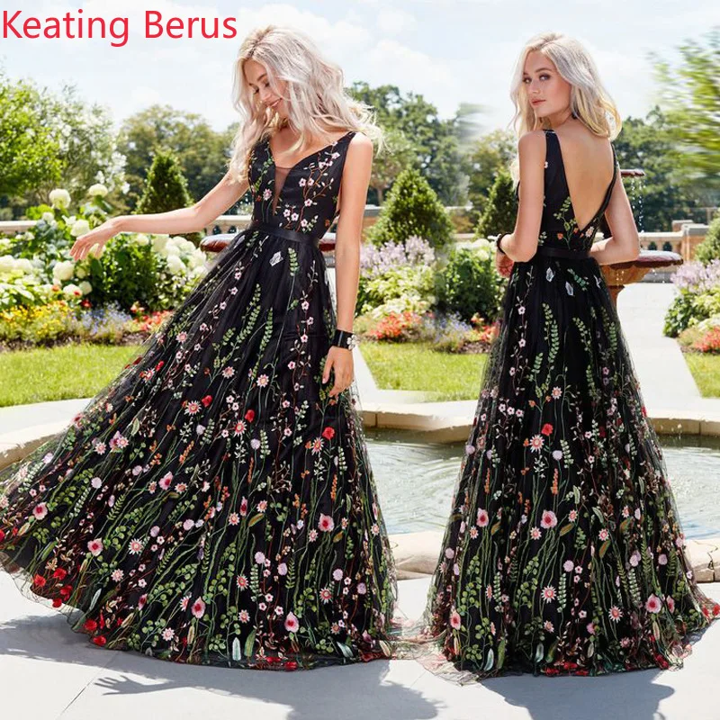 

Women's Sexy V-neck Sleeveless Embroidered Dress Women's Long Backless Dance Party Dress Long Elegant Beautiful 0582