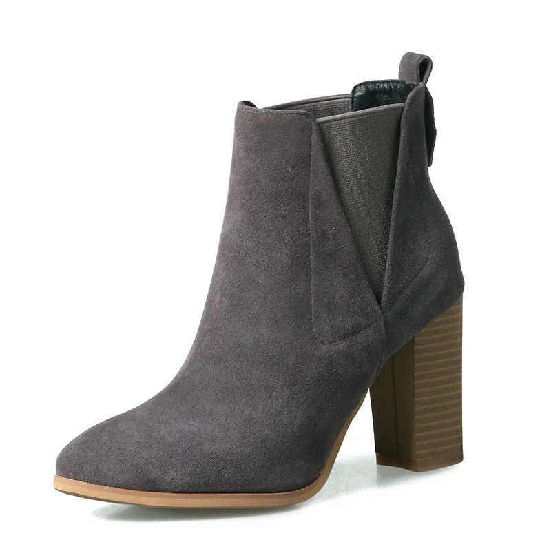 ISNOM/зимние ботинки на толстом высоком каблуке; женские ботильоны с острым носком; модная теплая обувь; короткая замшевая обувь из коровьей кожи; Осенняя обувь - Цвет: Серый