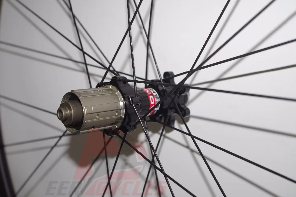 Perfect 1090g Lightest 26er Carbon MTB XC Wheels 24mm x 24mm 26 inch Tubeless Clincher Hookless Mountain Bike Wheel set 24 28 Holes 4 Perfect 1090g Lightest 26er Carbon MTB XC Wheels 24mm x 24mm 26 inch Tubeless Clincher Hookless Mountain Bike Wheel set 24 28 Holes 4