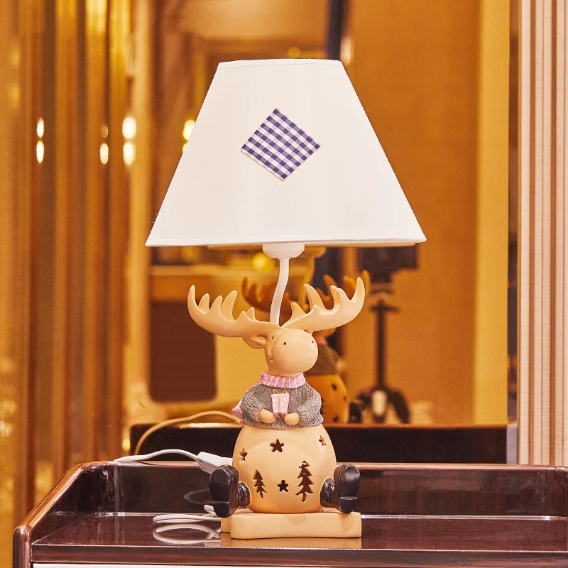 

Deer Resin Desk Lamp Bedroom Table Light Cartoon Deer Holding A Gift Desk Lamp Romantic Wedding Room Modern Child Table Lamp