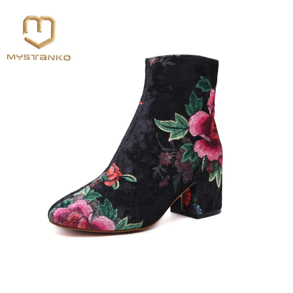 

Fashionable Women's Winter Boots Suede Women Shoes For Women Embroidered Prints Bootie Round Ladies Shoes. XZ-052