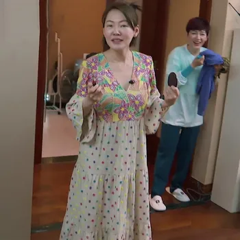 

Bohemain Women Maxi V-neck Flare Sleeve Floral Embroidery Cotton Dress Loose Long Boho Chic 2019 Fashion Beach Dress Summer