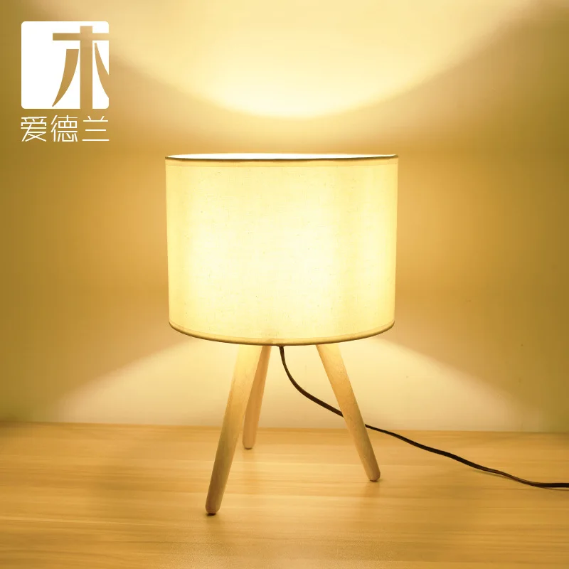 

Edward wood lamp] art three feet Fraxinus mandshurica solid wood art desk lamp modern simple bedroom bedside