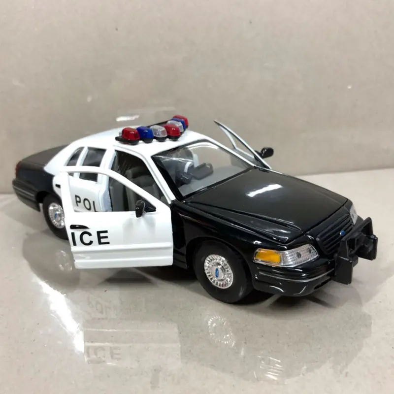 WELLY 1/24 масштаб США 1999 Ford Crown Victoria литая металлическая модель автомобиля игрушка для подарка/коллекции/детей