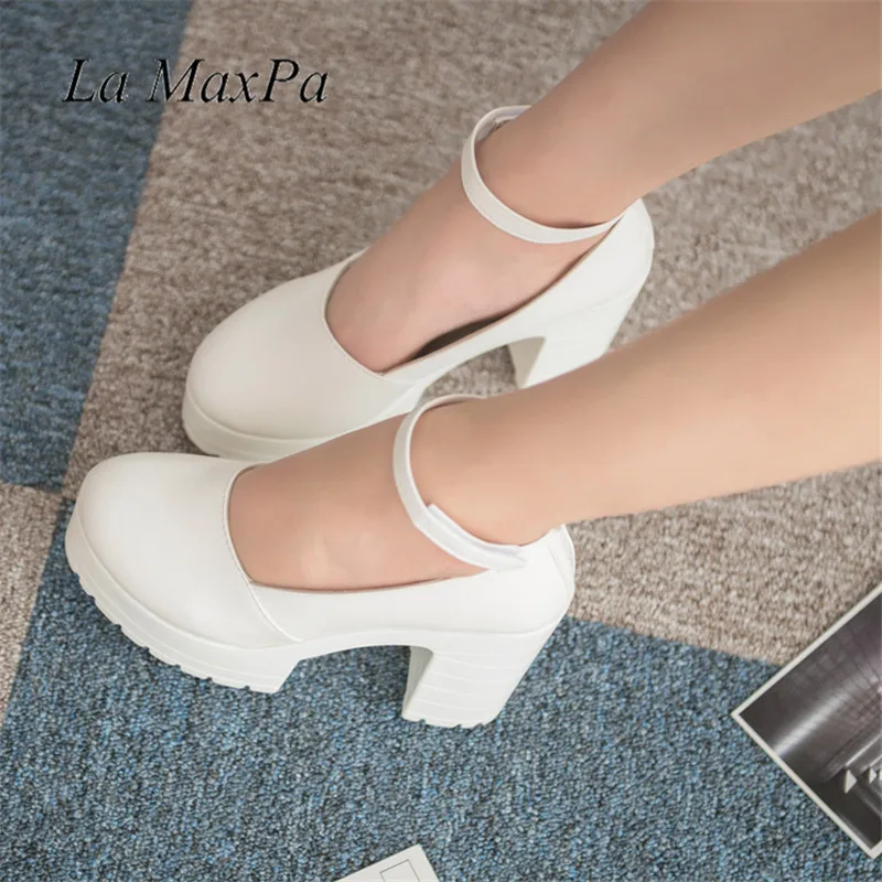 baratas La MaxPa Branco Cunhas Sapatos de Plataforma Bombas Das Mulheres Dos Saltos Altos Dedo Do Pé Redondo Preto 9.6 cm sapatos de Salto Alto Do Punk Perto Do Dedo Do Pé sapatos de Salto grosso