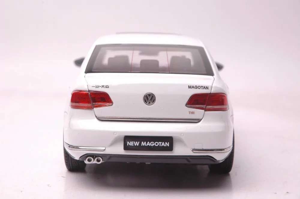 1:18 литья под давлением модель для Volkswagen VW Magotan B7L белый внедорожник сплав игрушечный автомобиль миниатюрная коллекция подарки Passat B7