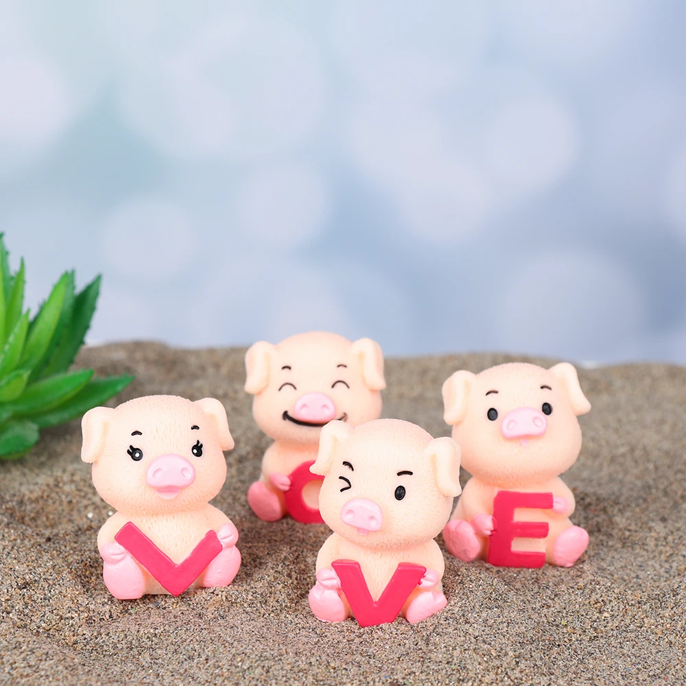 

4PCS/Set Cute LOVE Pig Figurines Resin Home Decor Fairy Garden Animal Model Miniature Piggy Micro Landscape Home Decor