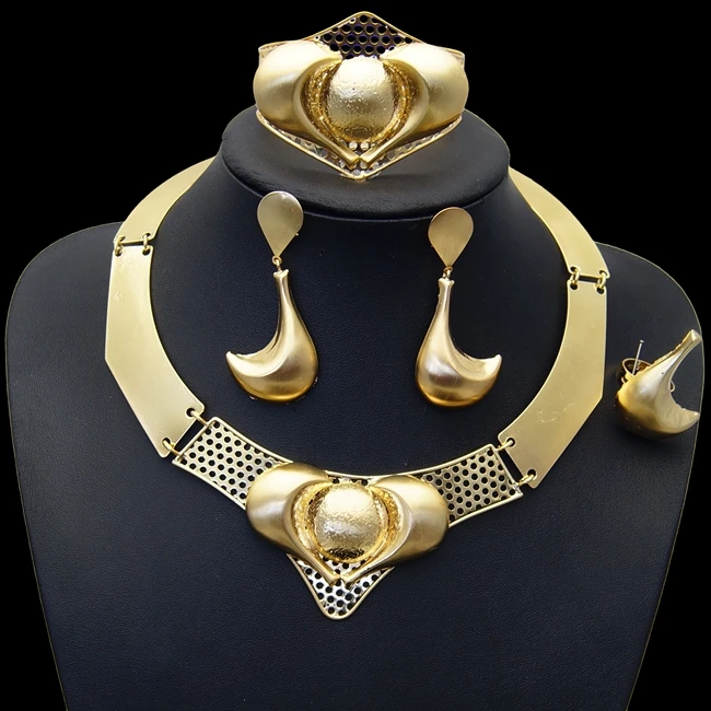 

Beautiful shape gold color jewelry set for bridal wedding