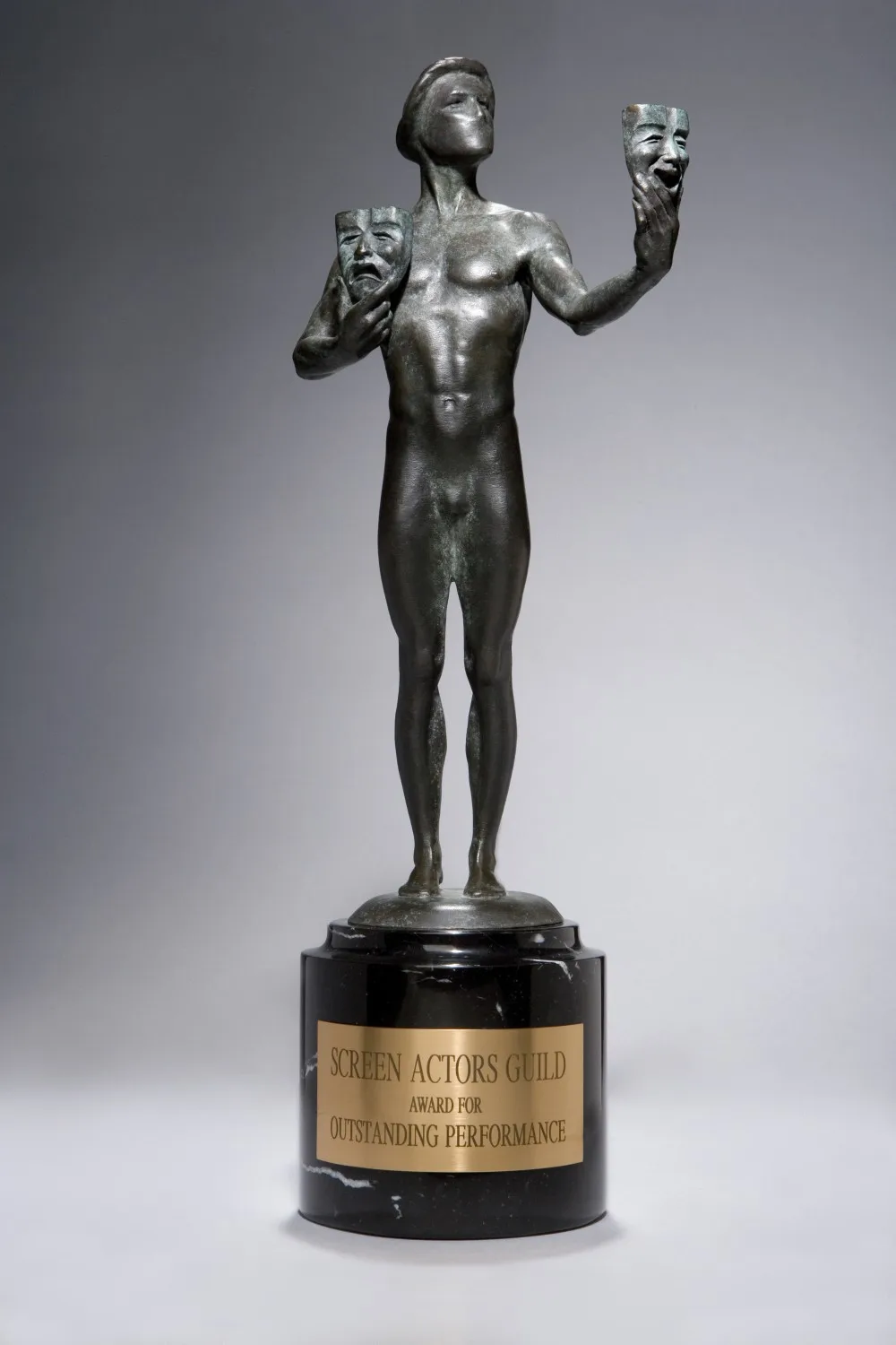 SAG10_03_ActorStatuetteGrey_PHMarkHill