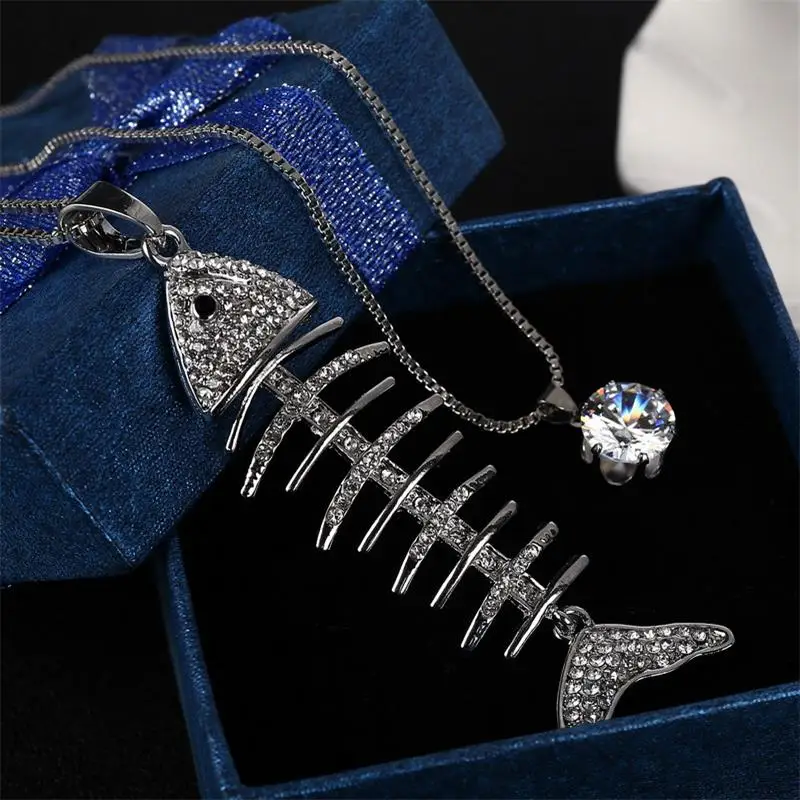 

New Arrrival Fashion Fish Bone Design Pendant Neckalce Personality Synthetic Rhinestone Decoration Jewelry