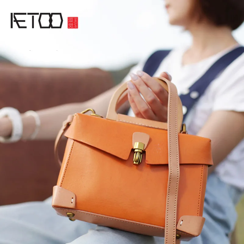 

AETOO Retro literary female bag small square bag handmade leather doctor bag small fresh leather portable diagonal shoulder bag