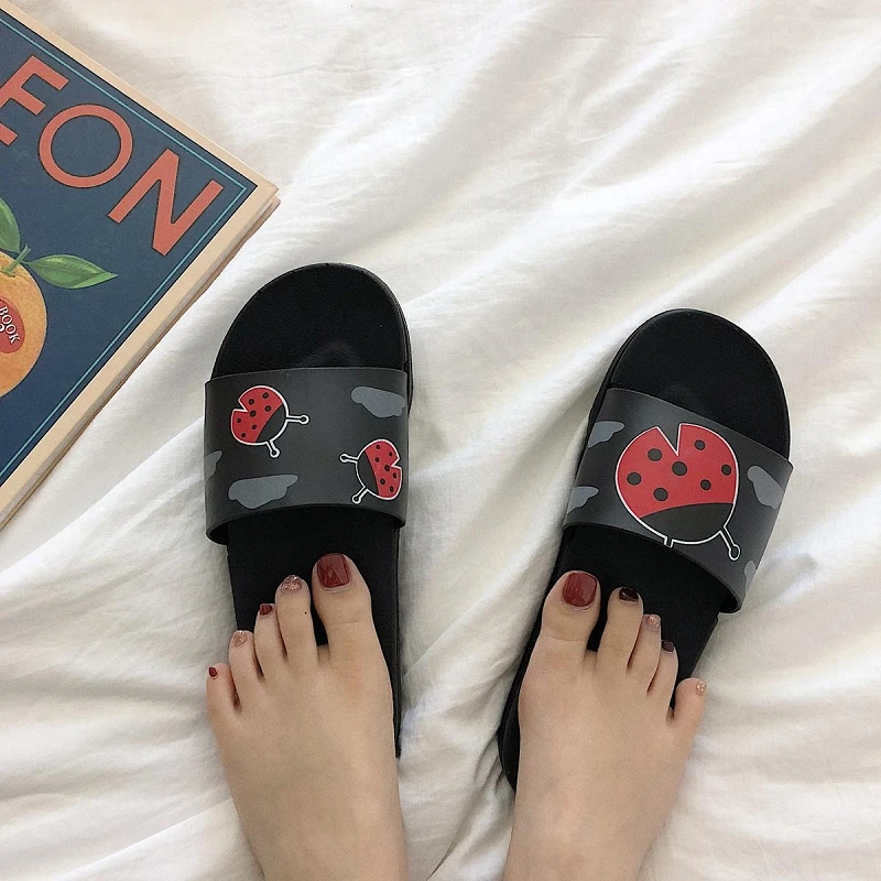 

Women Slippers PVC Indoor Slippers Summer Sandals Beach Flip Flops Bathroom Home Cartoon Ladybug Slippers S0808