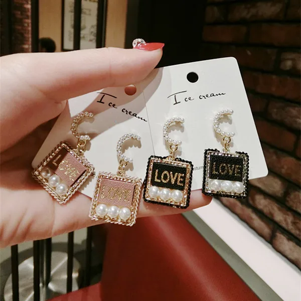 

Korean New Fashion Metal Square Pink Drop Earring Letter C Dangle Earring Pearl Statement Earrings for Women Jewelry Accessories