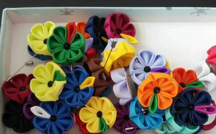 Изготовленные на заказ синие Ленточные брошки с цветами, сувенир для свадебной вечеринки, женские мужские Броши с отворотом DHL FedEx