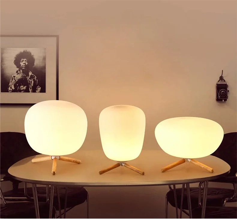 Британский дизайн гриб камень как настольная лампа с деревянный треножник