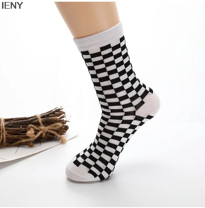 

IENY Harajuku street skateboarding black and white checkerboard in stockings couple long stockings sock