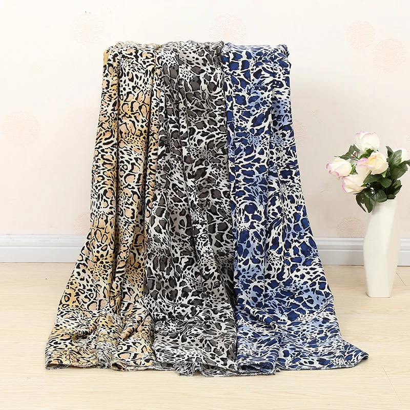 

New type of leopard print Yao Zou Polyester Bag linen crepe fabric Chiffon fabric Floral printed chiffon Dress fabric