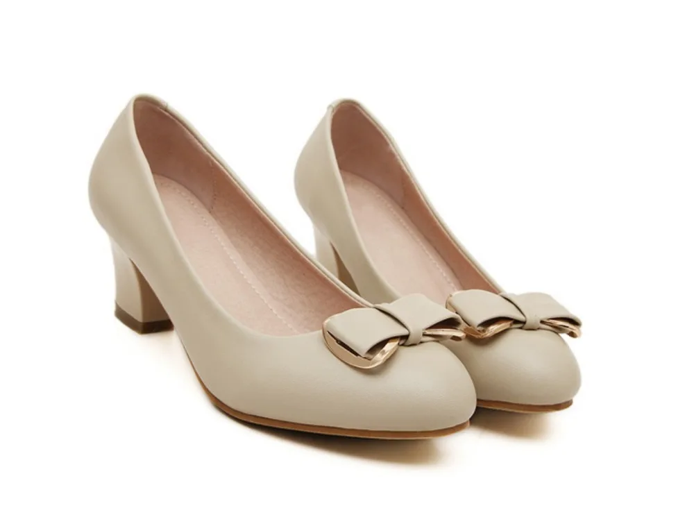 Monthly Specials For October Girl's Dress Shoes & Flower Girl Shoes Whether she's in a pageant, a flower girl, or simply dressing up for a special occasion, your princess' outfit won't be complete without a pair of our girls' dress shoes .