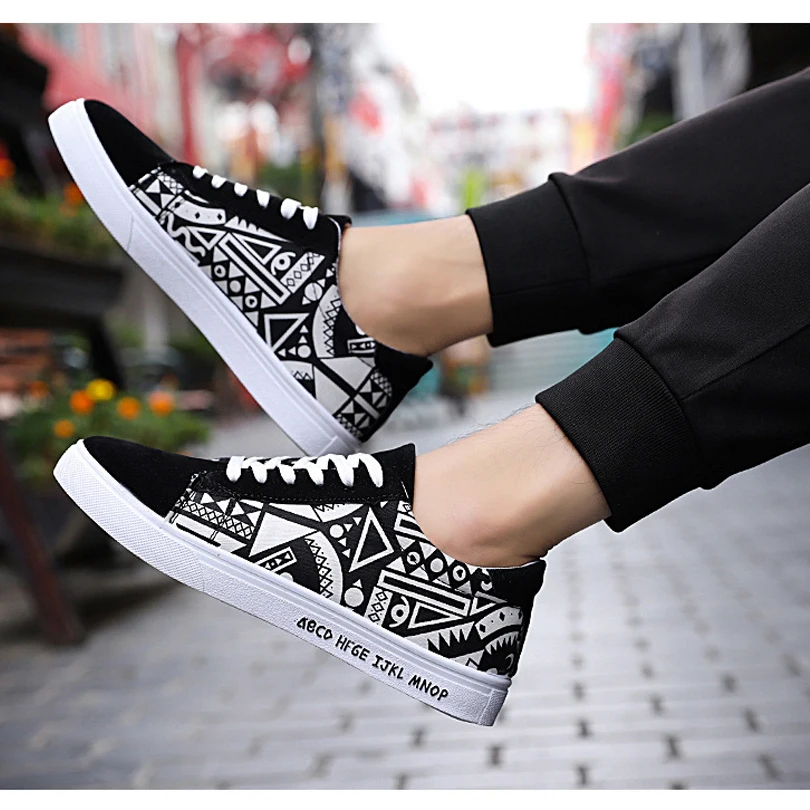 

New Men's Vulcanize Shoes Lace-up Fashion Printed Canvas Shoes Spring Autumn Flat Black Red Blue Casual Shoes Male Sneakers 2019