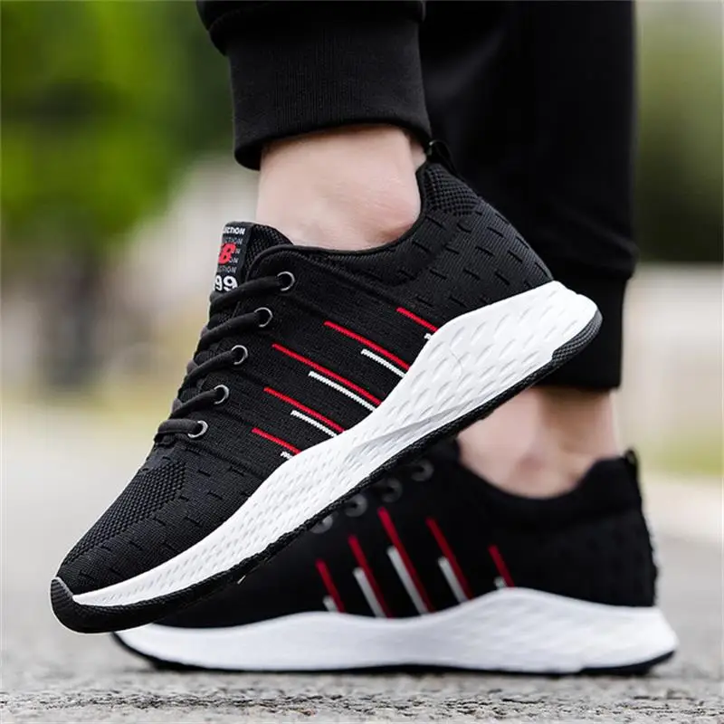 2018 للجنسين الأزياء أحذية رياضية رجل حذاء كاجوال المتسكعون الهواء شبكة Flyknit المنخفضة قطع الدانتيل متابعة الشقق الأساسية المسار الحقل أحذية م...