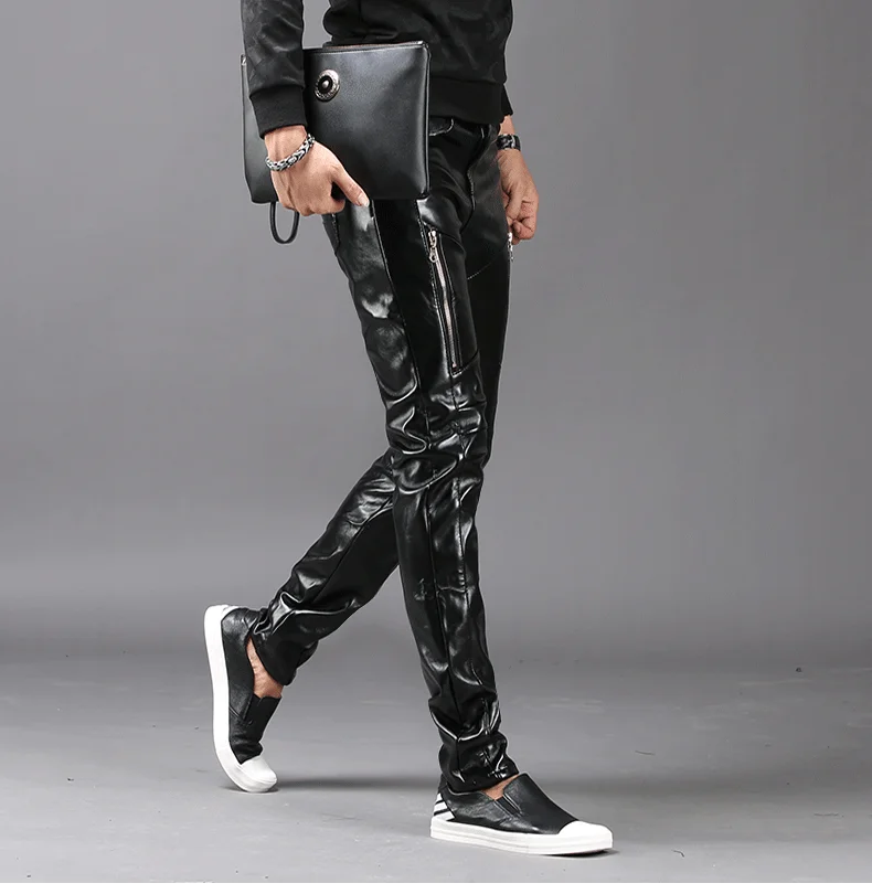 Зимние модели мужские корейские тонкие мотоциклетные кожаные брюки модные волосы стилист тенденции черные ПУ брюки теплые