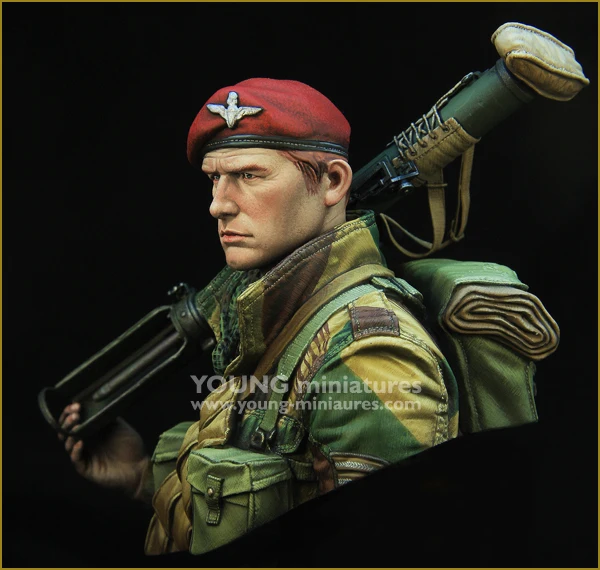 

1/10 Resin bust model kit WW2 UK parachute soldier X118