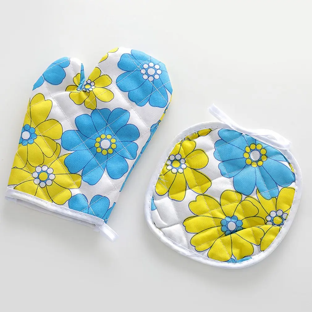 

2PCS/SET Christmas Microwave Oven Mitts Heat Insulated Pad Christmas Glove Mat Xmas Kicthen Dining Bakeware