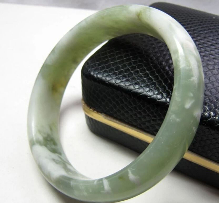 

0433 Natural Chinese Xiuyan ICY Jade Bangle
