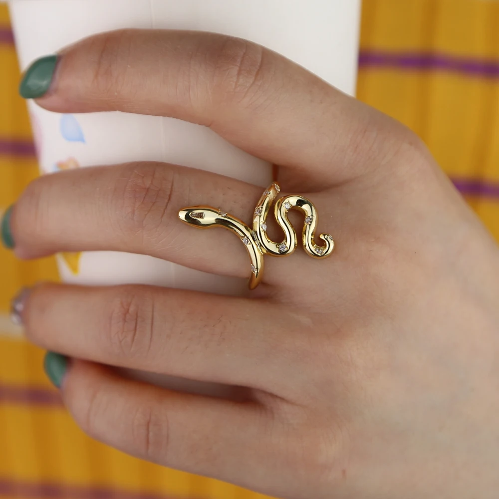 Женское кольцо с длинным змеиным плетением Золотое на весь палец размеры США 6 7 8 9