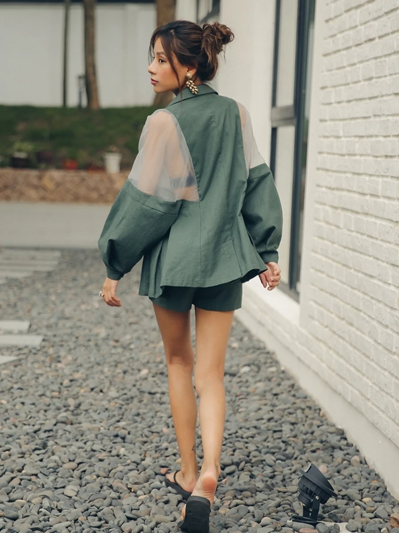 

Vefadisa Women Summer Puff Sleeve Coat Hollow Out Decoration Coat Casual Double Breasted Suit High Waist Shorts Suit 2019 QYF028