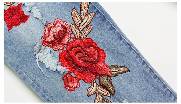 Alongamento 3d rasgado jeans com bordado rosa