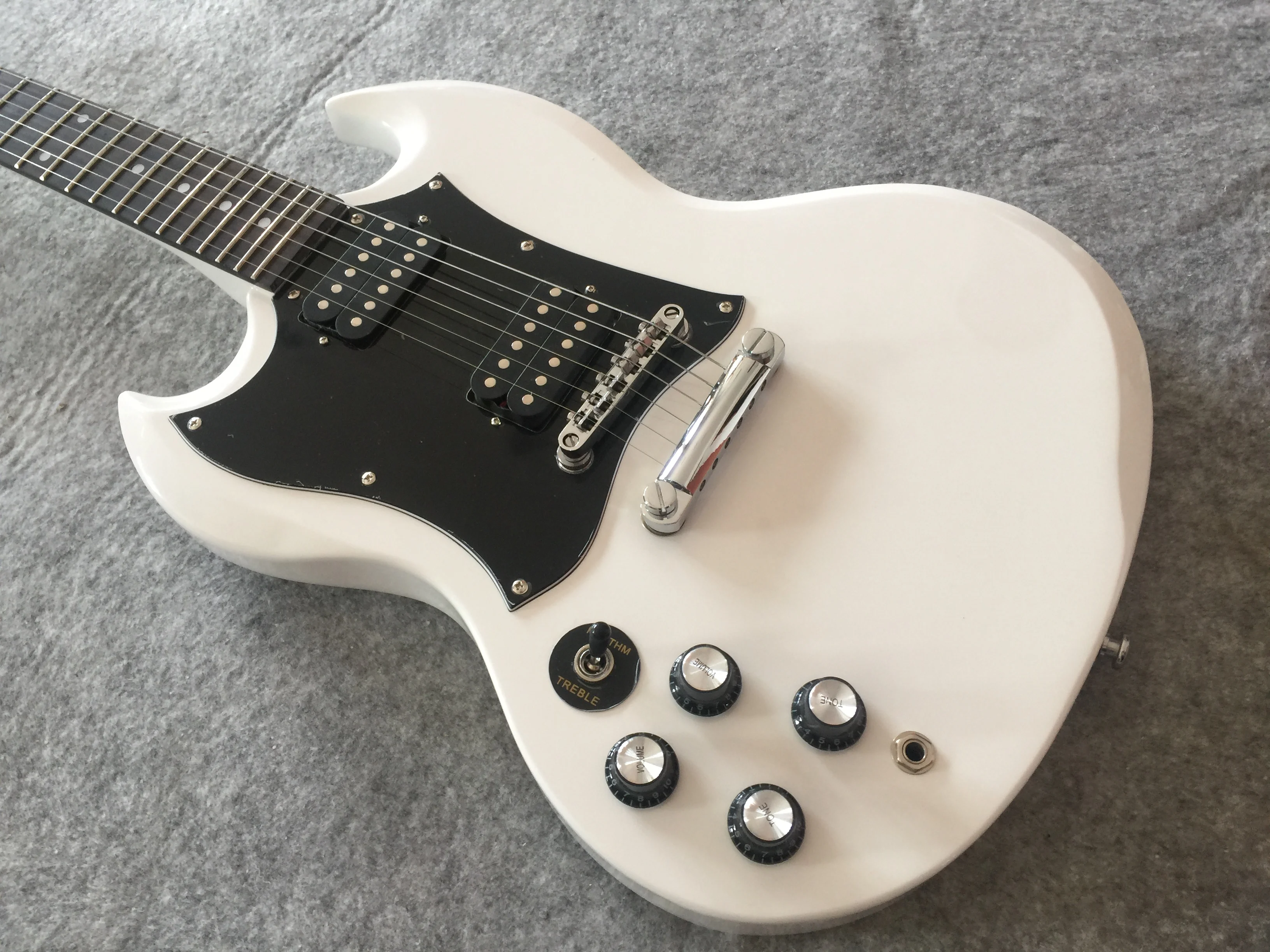 

Electric Guitar / anmiyue milk yellow sector fingerboard high quality Guitar / customizable Chinese electric guitar