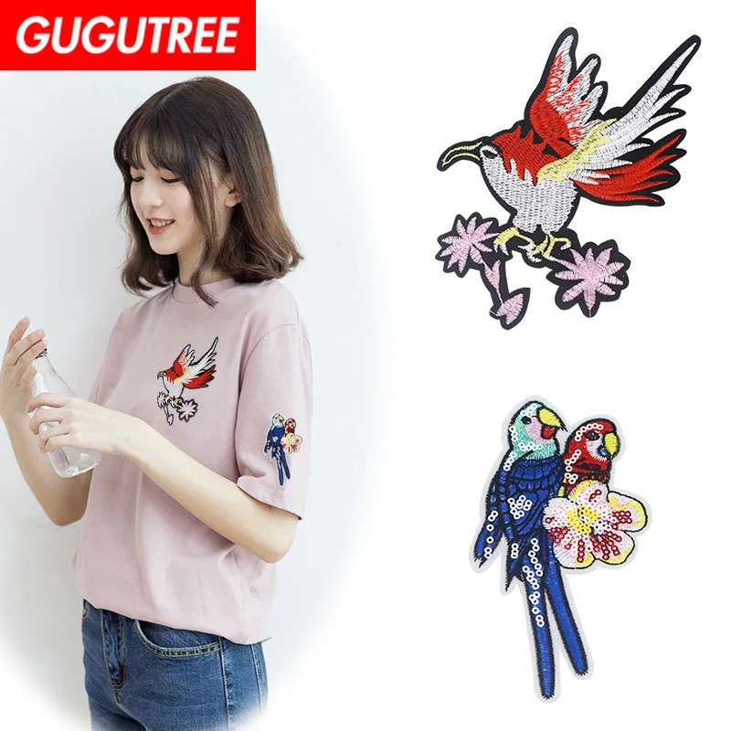 

GUGUTREE embroidery Sequins big parrot patches bird patches badges applique patches for clothing XC-171