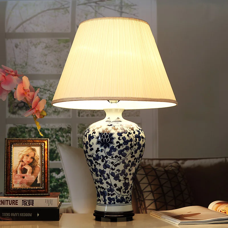 Jingdezhen Vintage style porcelain ceramic desk table lamps for bedside chinese Blue and White