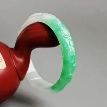 

Burma stone Gone with the wind Yang green bracelet of carve patterns or designs on woodwork