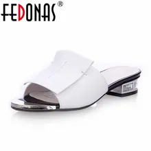 FEDONAS Neue Sommer Hochwertigen Quadratische Fersen Echtem Leder Schuhe Frauen Sandalen Damen Flache Weiß Schwarz Offene spitze Damen Pantoffel