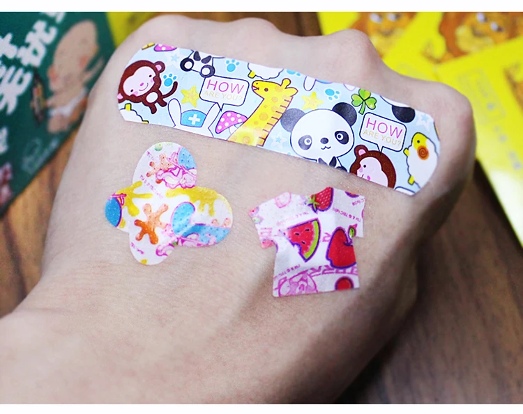 200PCS Cartoon Band-Aid Children Kids Breathable Hemostasis Adhesive Bandages Acne Mini Band-aids Household First Aid supplies (66)