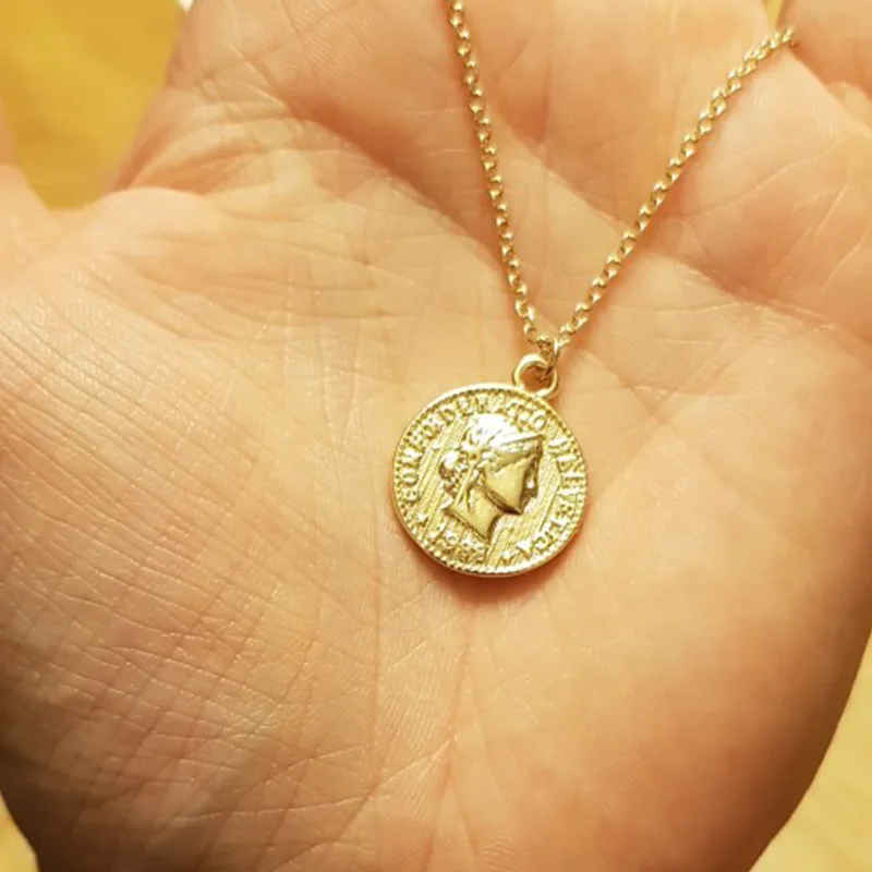 

European And American Style Gold Coin Necklace Retro Person Head Coin Pendant Sleek Minimalist Street Hipster Clavicle Necklace