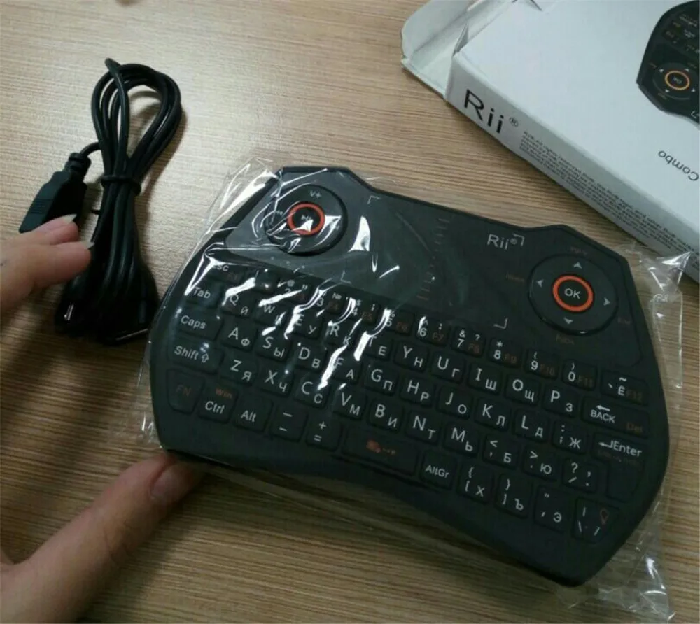Beste Rii i28C Russische Mini Draadloze Toetsenbord voor TV Box met Touchpad Backlight Ergonomische Ontwerp Multitouchpad Qwerty toetsenbord