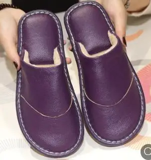 purple Мужские кожаные тапочки из хлопка; женские зимние домашние тапочки из говяжьей кожи с нескользящей подошвой; водонепроницаемые теплые мужские Тапочки - Цвет: purple